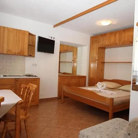 Vakantiehuis Lovely Mali Raj *