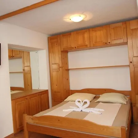 Vakantiehuis Lovely Mali Raj