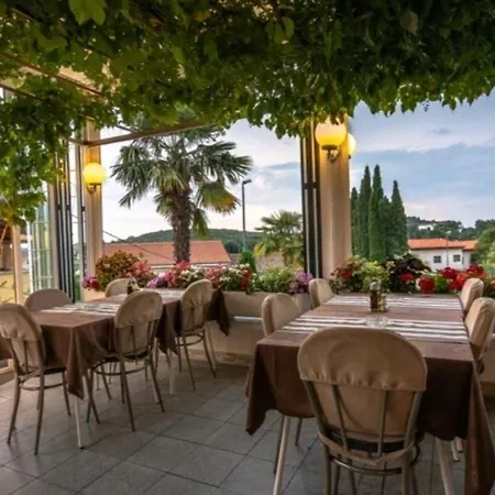 Lovely Mali Raj Feriehus Vrsar