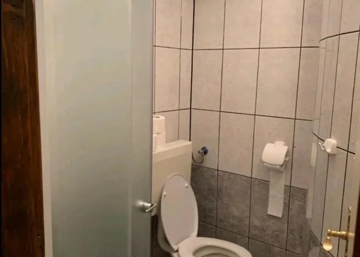 Lovely Mali Raj 브르사르